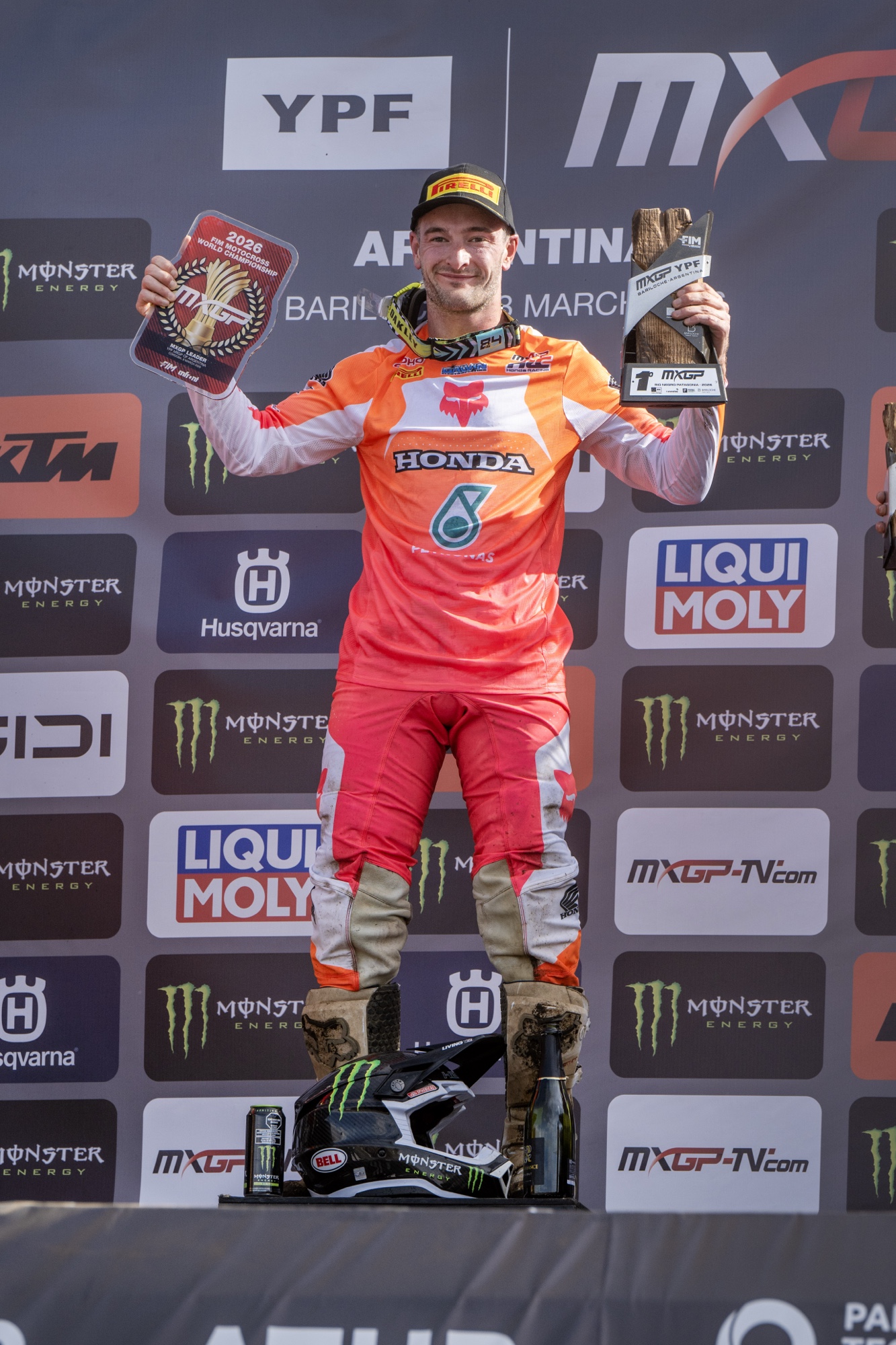 HERLINGS GOES ONE-ONE AND TAKES MXGP RED-PLATE AFTER VICTORY IN