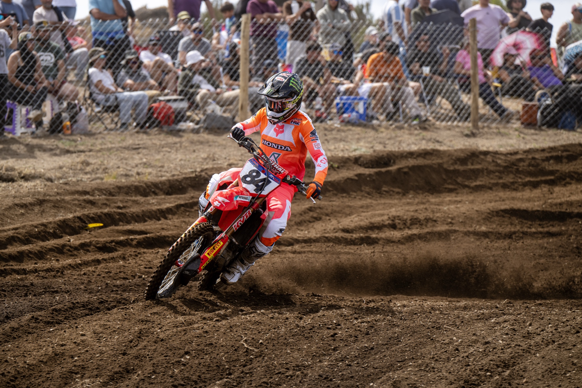 HERLINGS GOES ONE-ONE AND TAKES MXGP RED-PLATE AFTER VICTORY IN